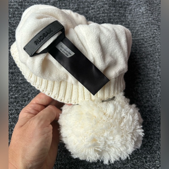 RUDSAK Lanya Women’s White Quilted Hat Removable Pom pom - Picture 3 of 5